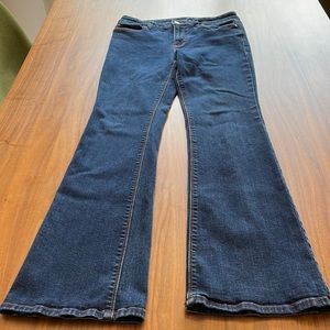 WHITE HOUSE BLACK MARKET skinny flare jeans, size 6S. Perfect condition. 😍